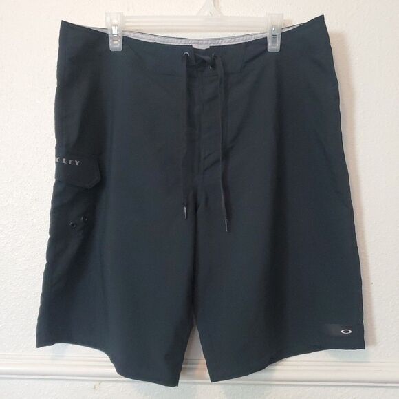 Oakley Boardshorts Mens 36 Swim Trunks Surf Swim Beach Logo Solar Fit All Black - Picture 1 of 14